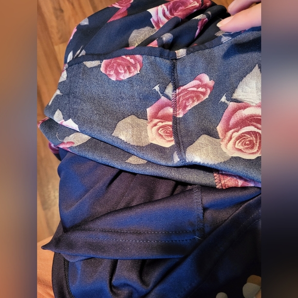 Navy Rose Print Flowy Dress Size Medium - Picture 3 of 3